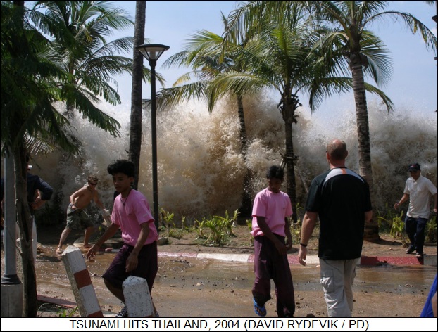 tsunami strikes Thailand, 2004