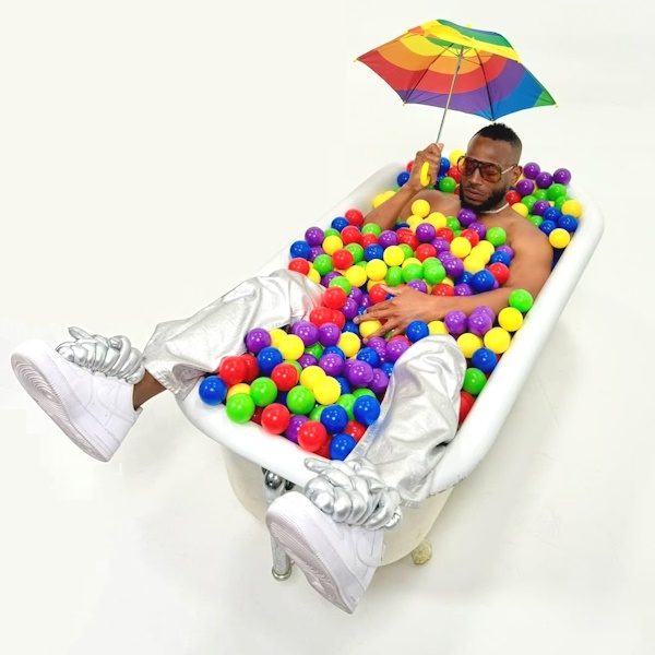 Marlon Wayans in Pride tub